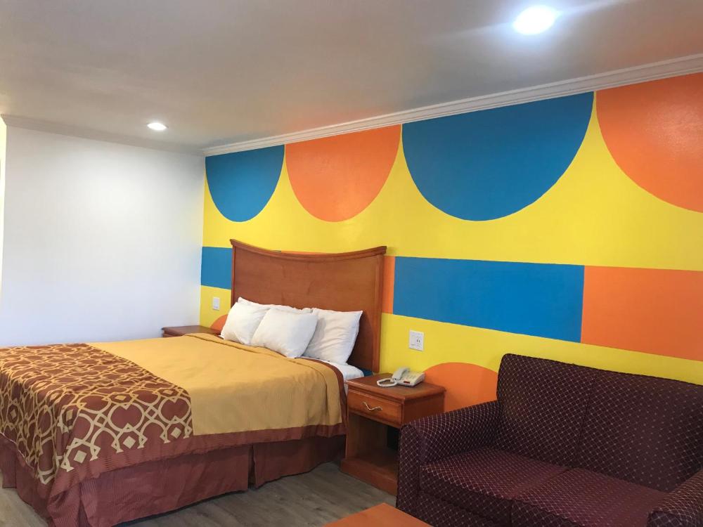  King Room Non-Smoking interior